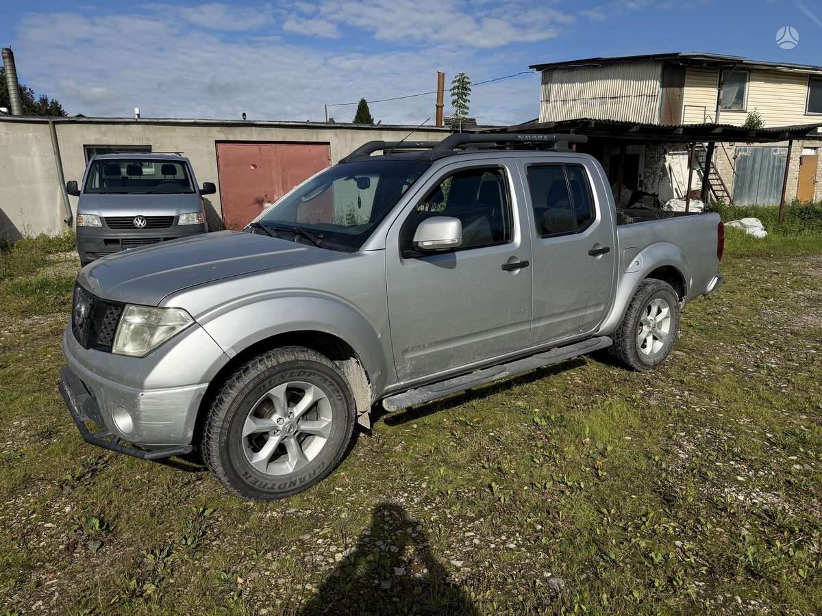 Nissan Navara 2007 — interior