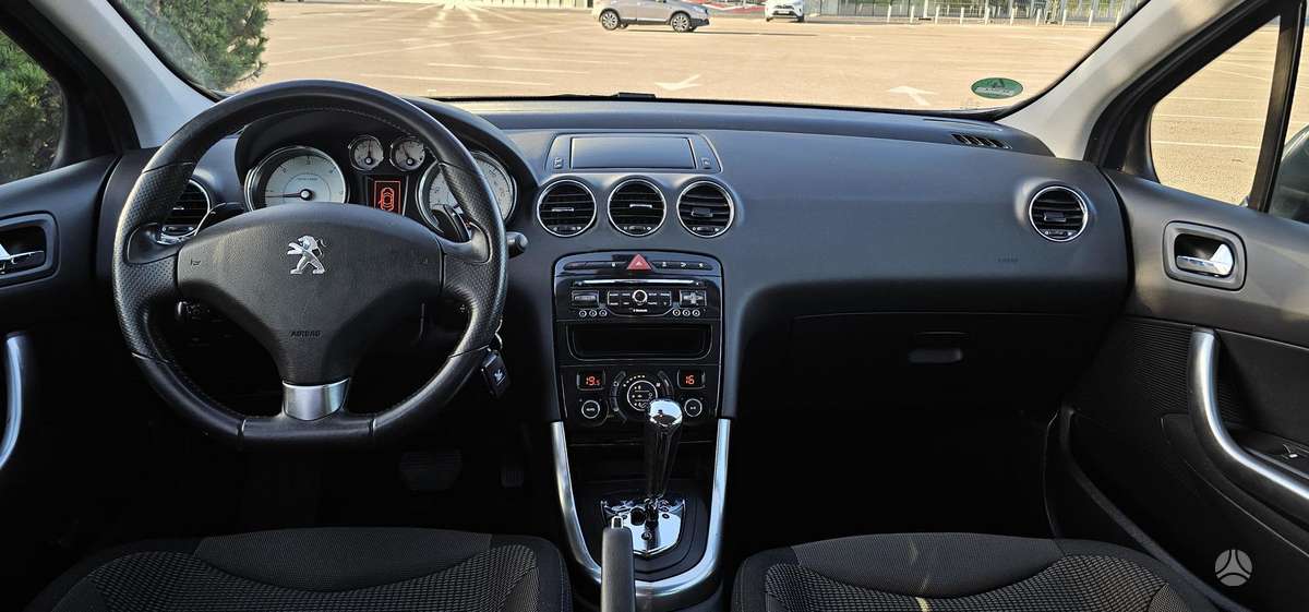 Peugeot 308 2013 — салон