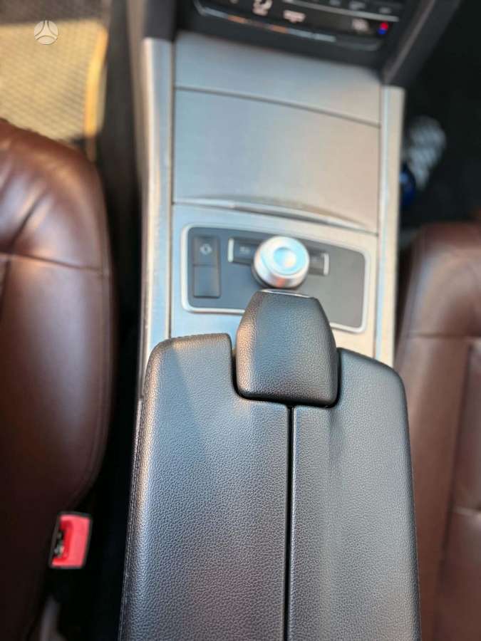 Mercedes-Benz E350 2011 — photo 10