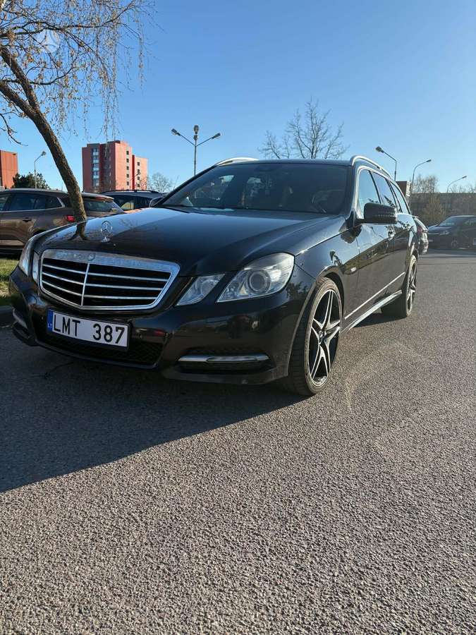 Mercedes-Benz E350 2011 — photo 13