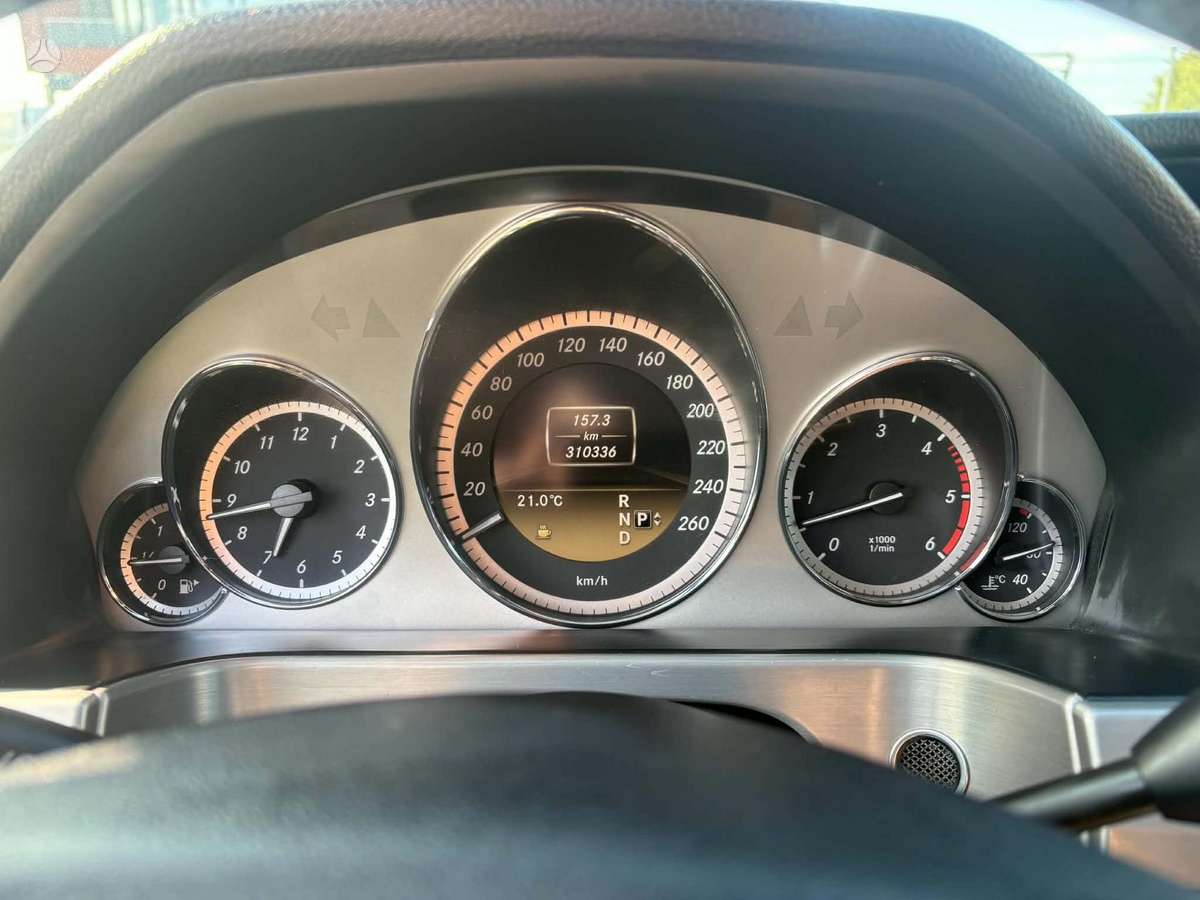 Mercedes-Benz E350 2011 — photo 5