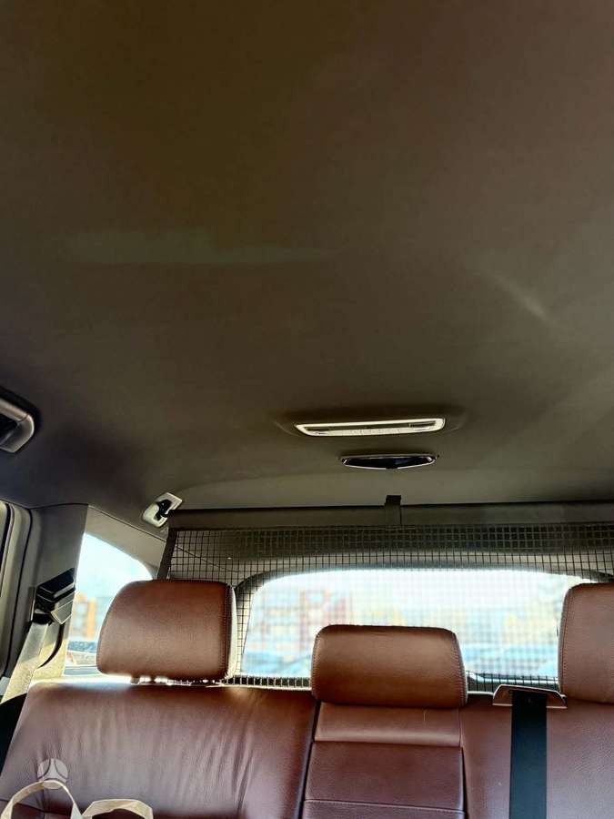 Mercedes-Benz E350 2011 — photo 9