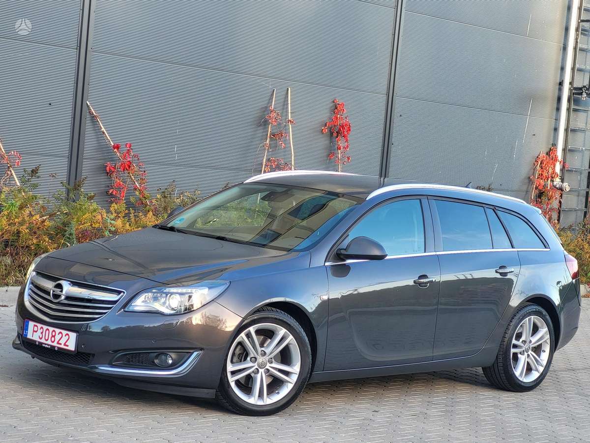 Opel Insignia 2015 — вигляд ззаду