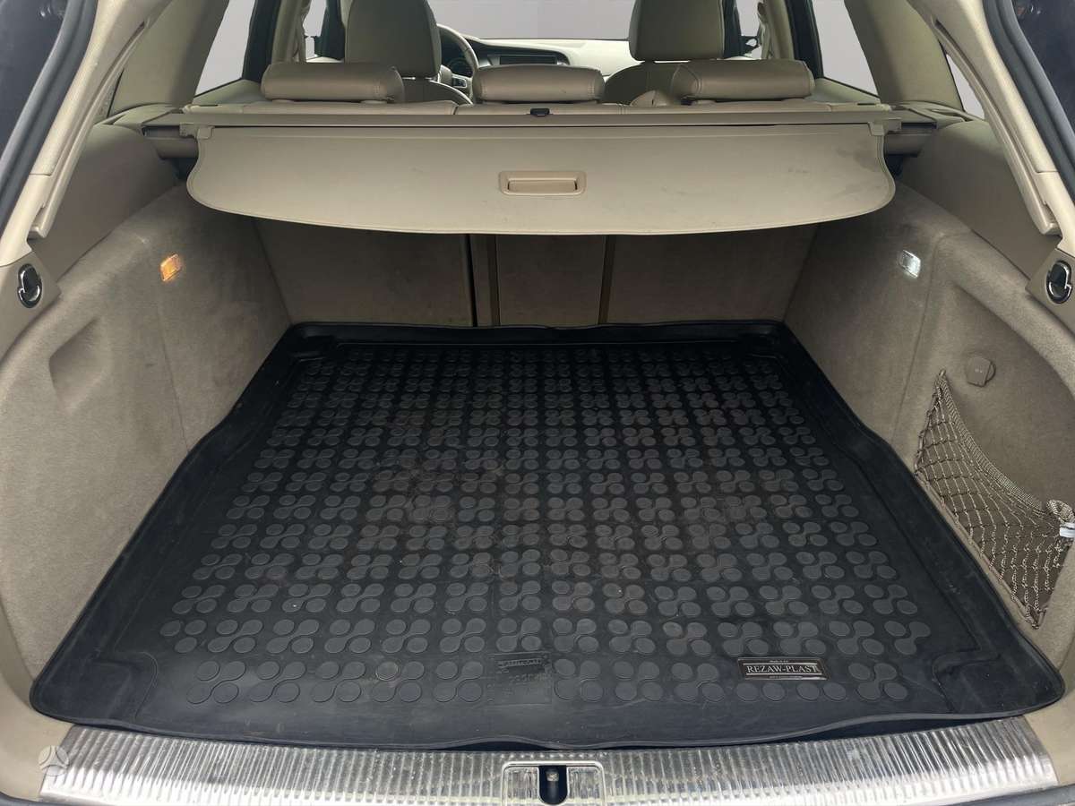 Audi A4 2010 — photo 10