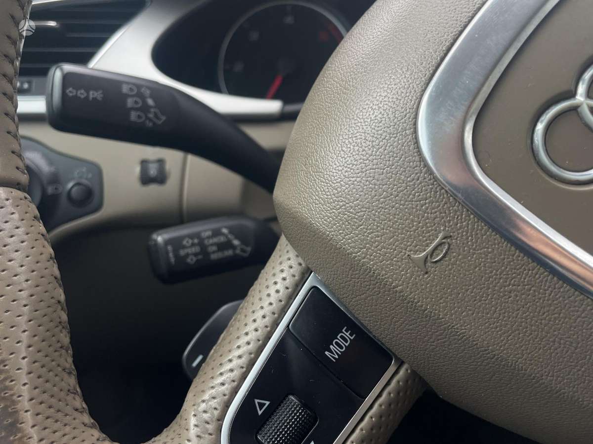 Audi A4 2010 — photo 18