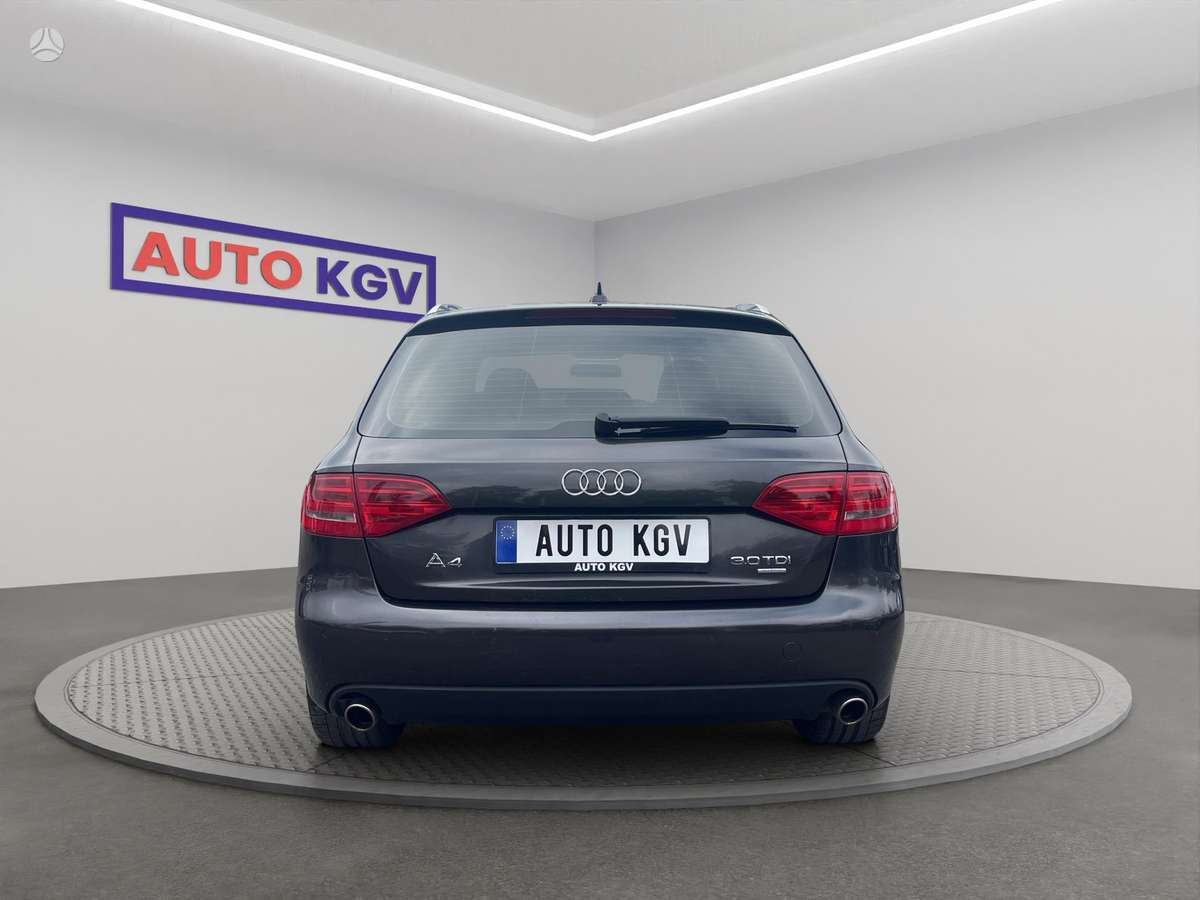 Audi A4 2010 — engine 3000 cm³, 239 HP (176kW)