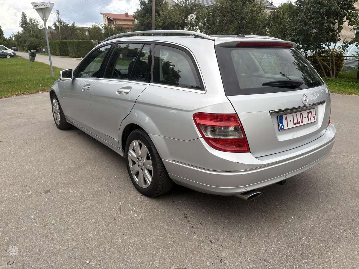Mercedes-Benz C220 2010 — салон