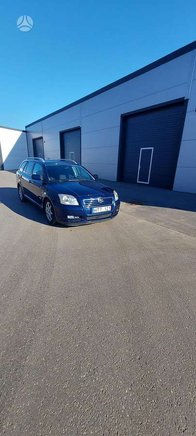 Toyota Avensis 2004 — салон