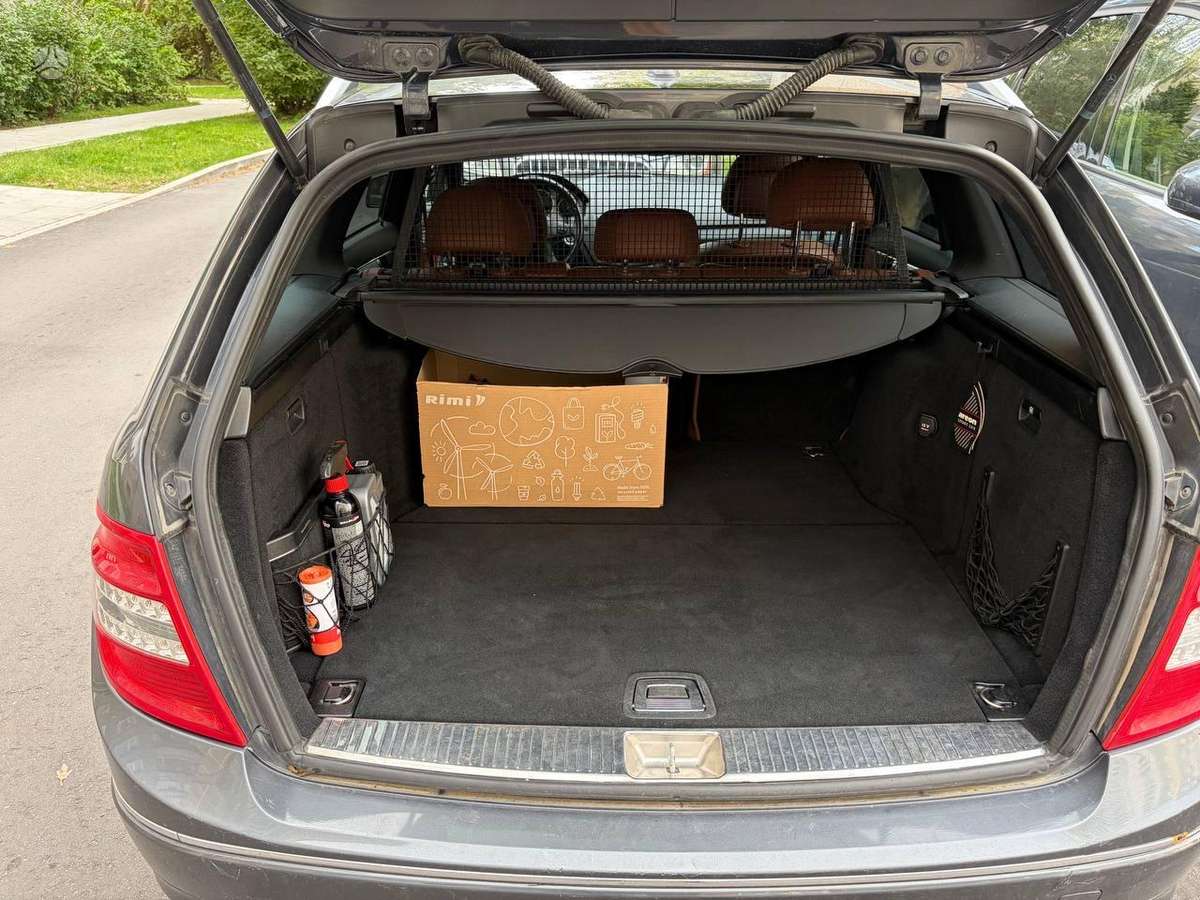 Mercedes-Benz C250 2010 — photo 10