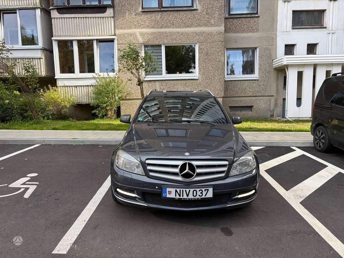 Mercedes-Benz C250 2010 — rear view