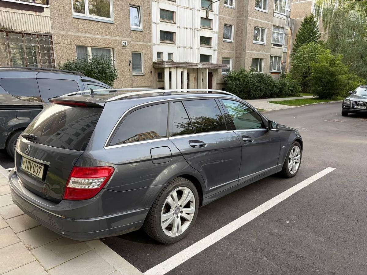 Mercedes-Benz C250 2010 — photo 5