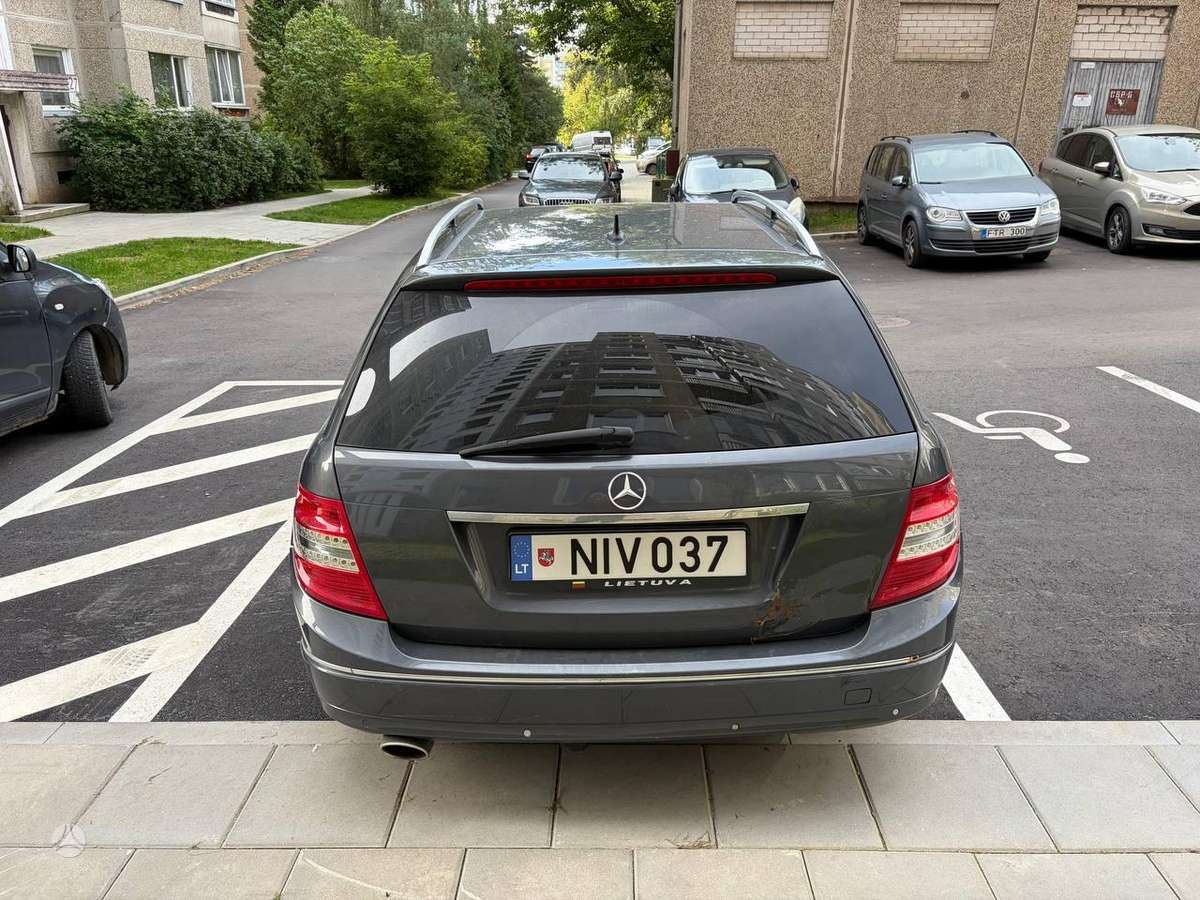 Mercedes-Benz C250 2010 — photo 6