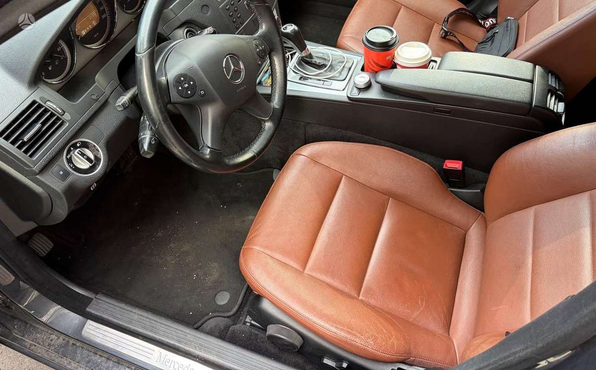 Mercedes-Benz C250 2010 — photo 7