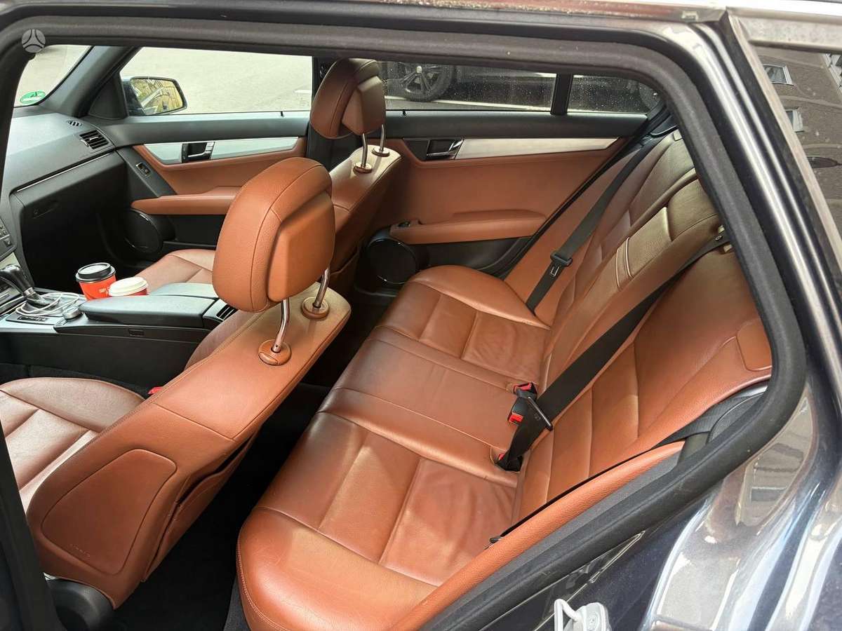 Mercedes-Benz C250 2010 — photo 8