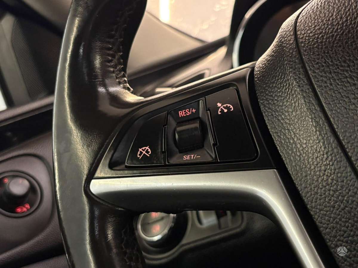Opel Insignia 2010 — photo 11