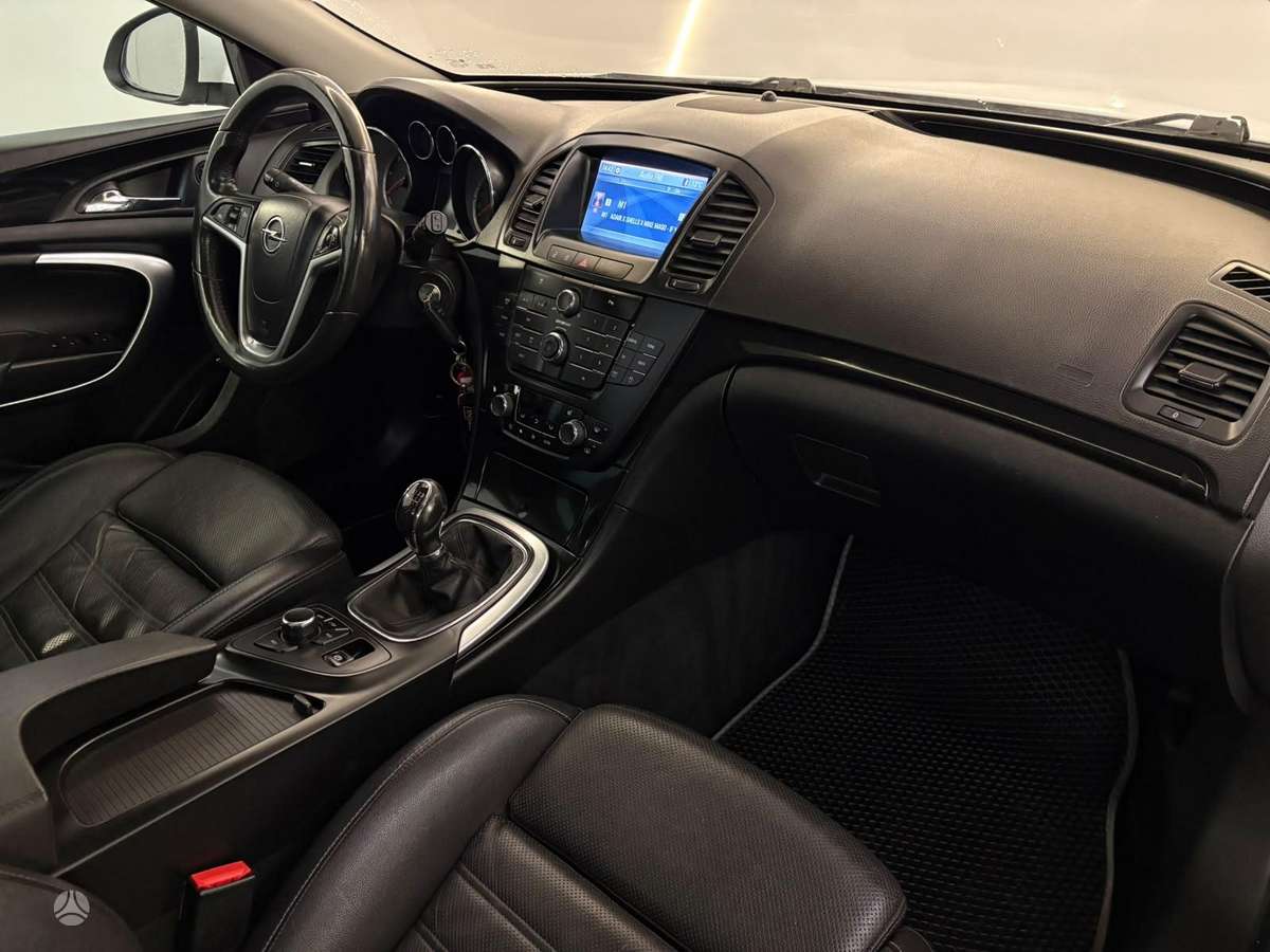 Opel Insignia 2010 — photo 12