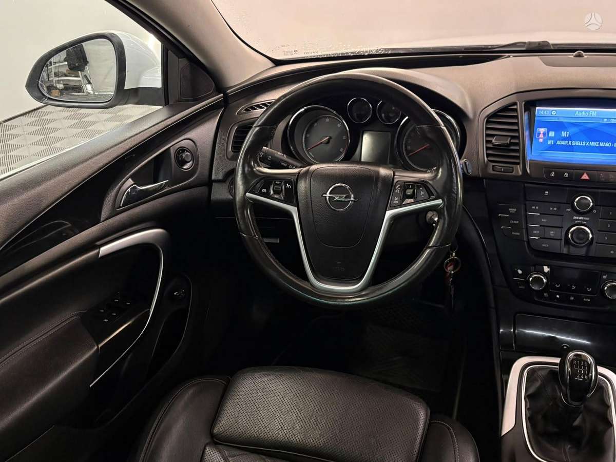 Opel Insignia 2010 — photo 14