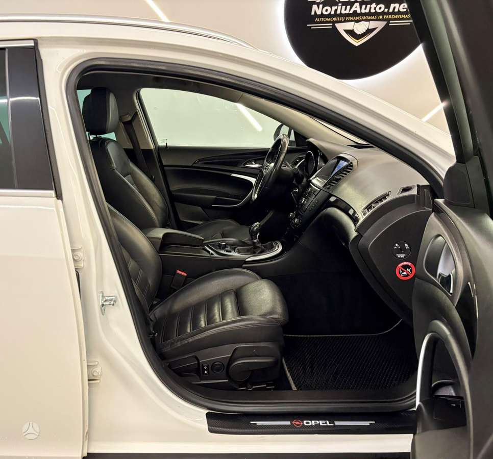 Opel Insignia 2010 — photo 16