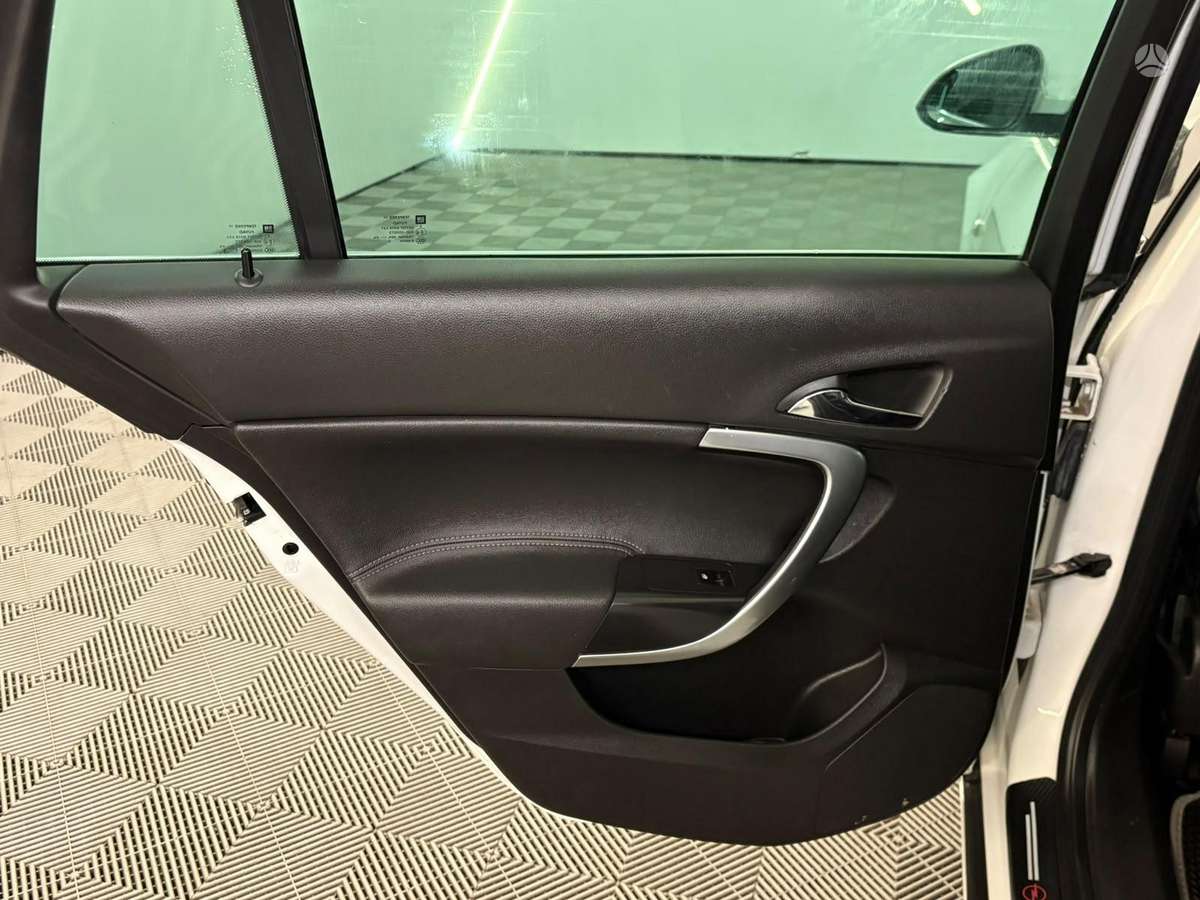 Opel Insignia 2010 — photo 22
