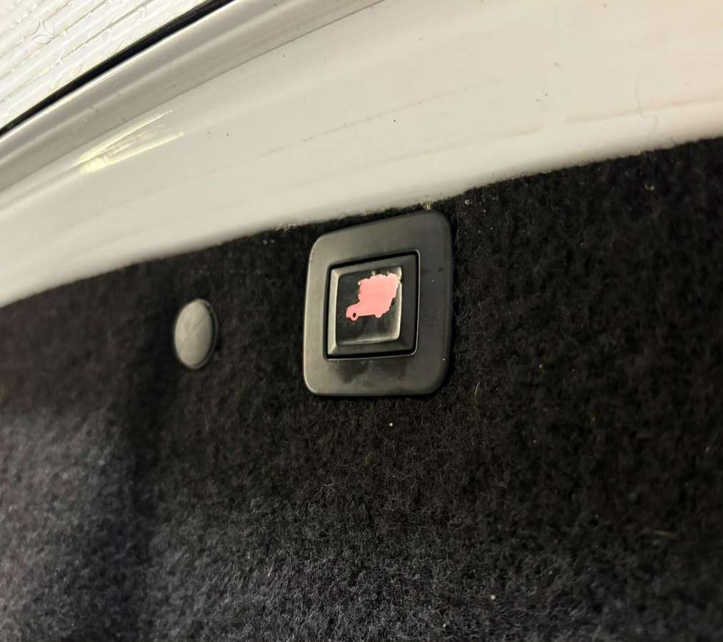 Opel Insignia 2010 — photo 23