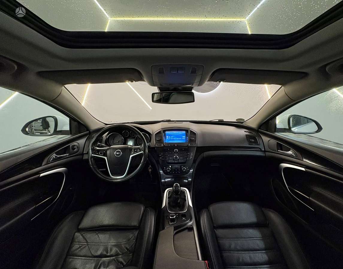 Opel Insignia 2010 — photo 9