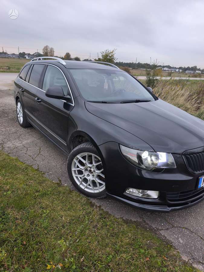 Skoda Superb 2011 — салон