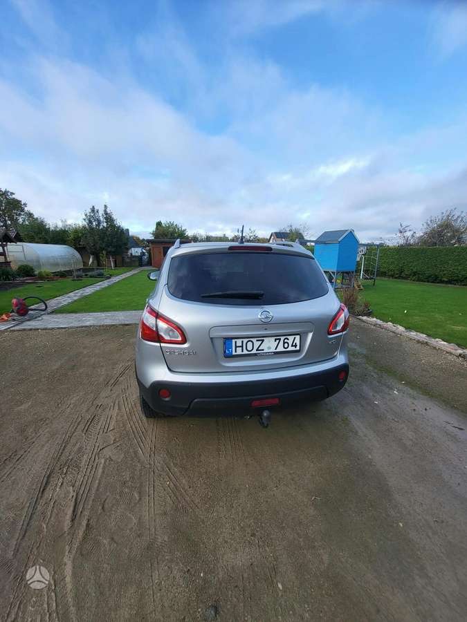Nissan Qashqai 2011 — interior