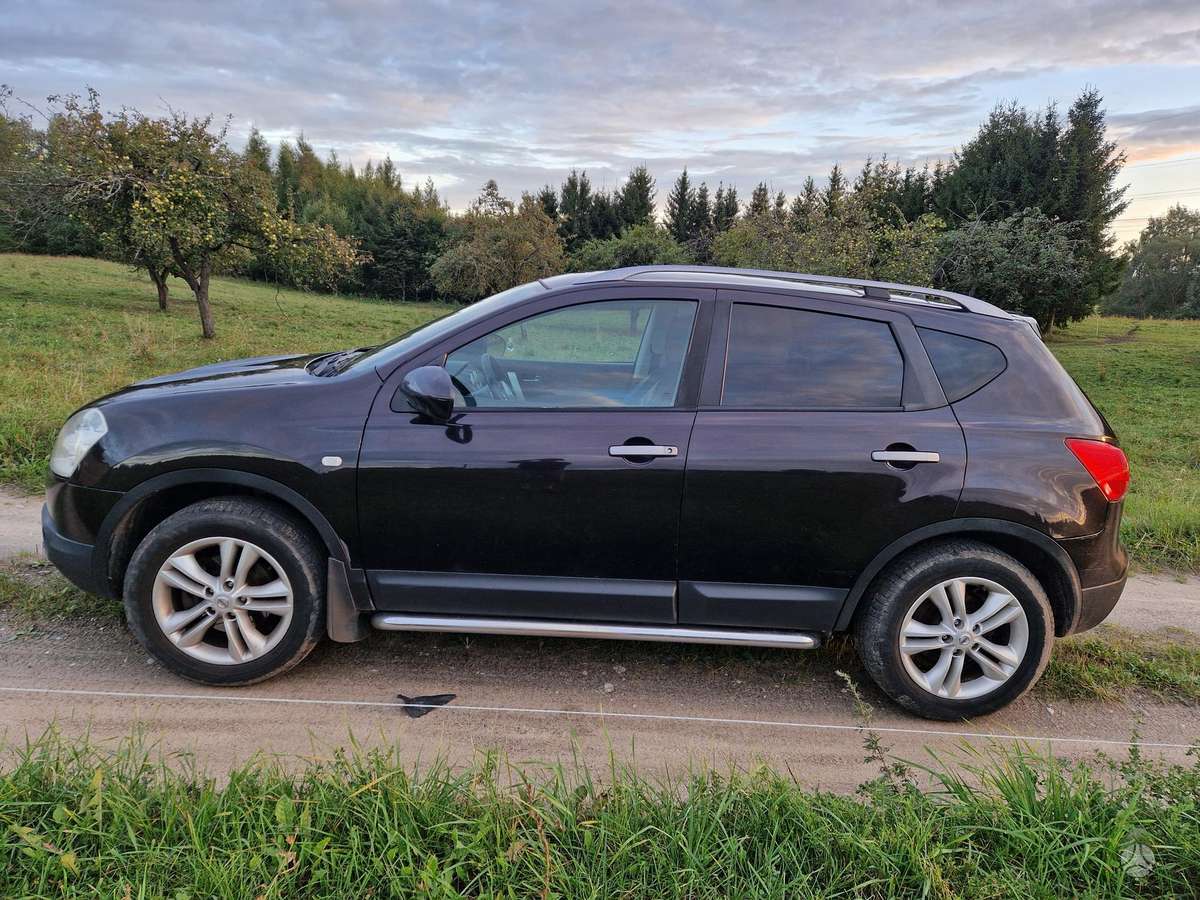 Nissan Qashqai 2009 — rear view