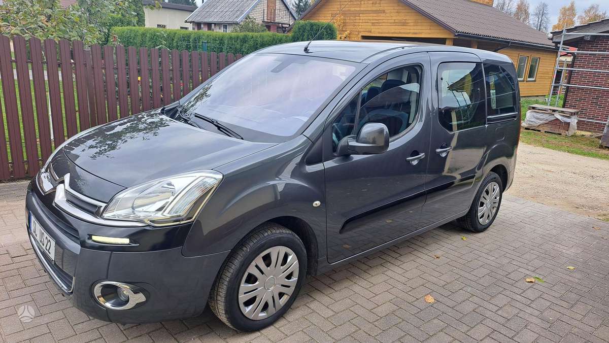 Citroen Berlingo 2013 — rear view