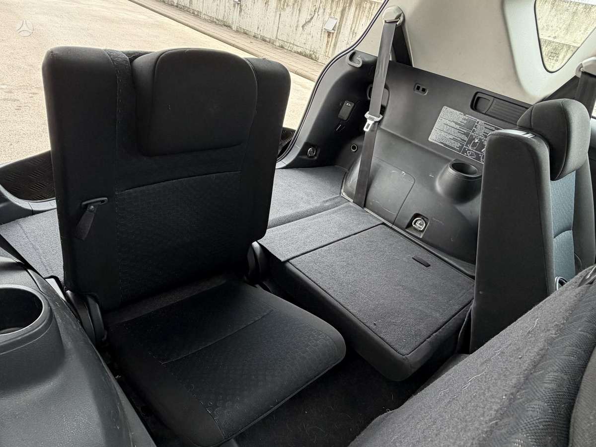 Toyota Verso 2011 — photo 12