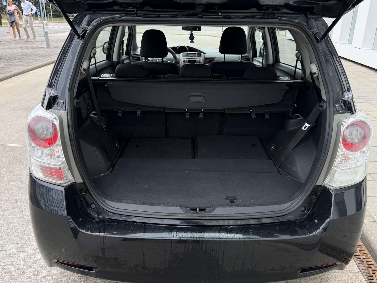 Toyota Verso 2011 — photo 13