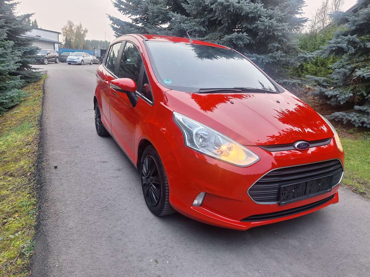 Ford B-MAX 2013 — вигляд ззаду