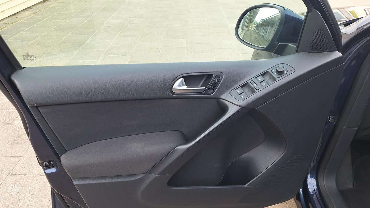 Volkswagen Tiguan 2011 — photo 14