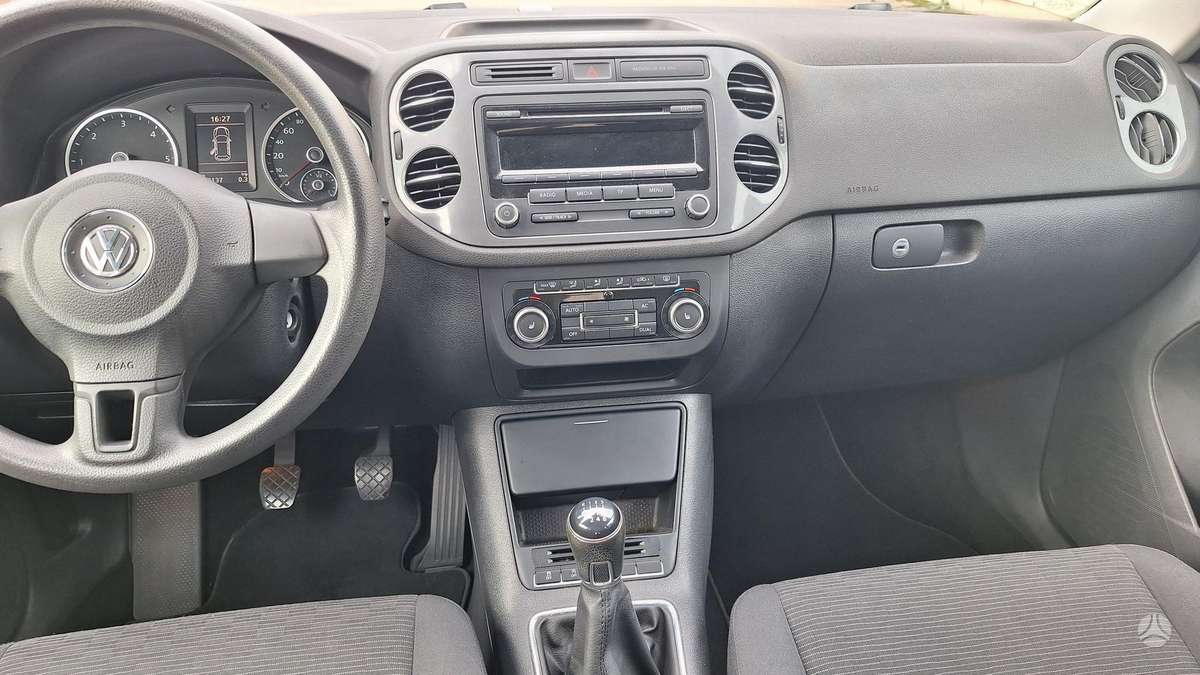 Volkswagen Tiguan 2011 — photo 17