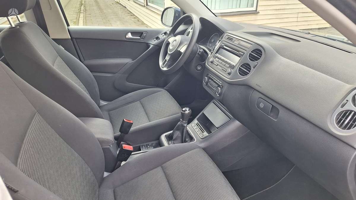 Volkswagen Tiguan 2011 — photo 18