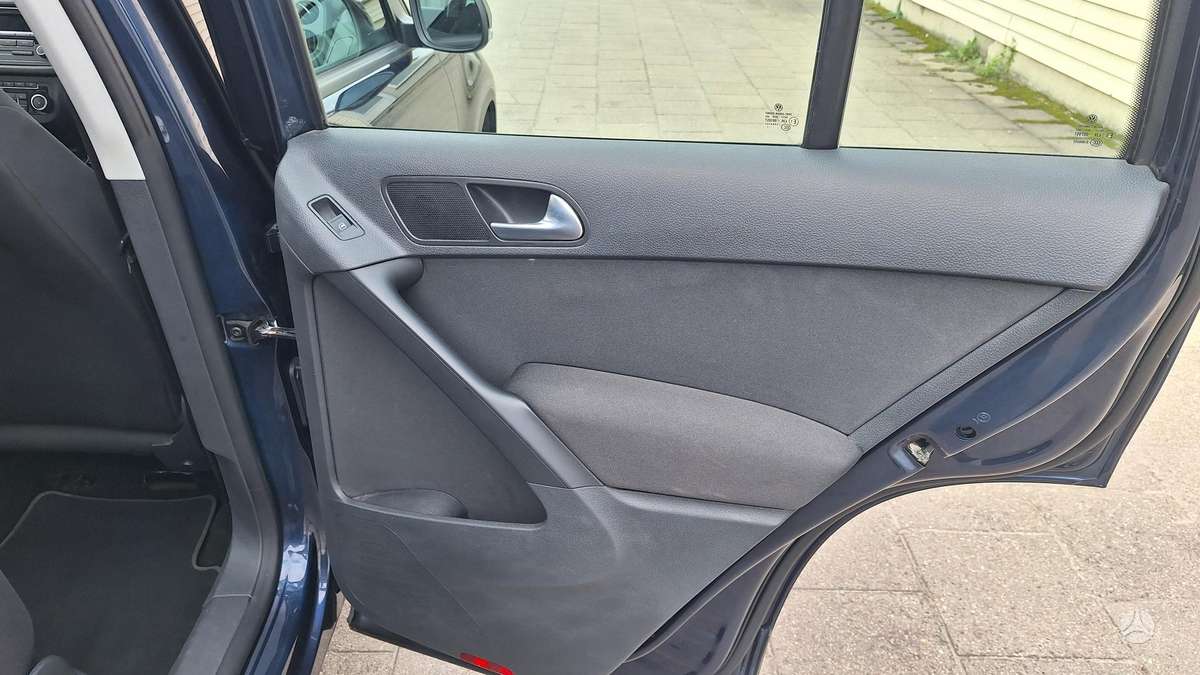 Volkswagen Tiguan 2011 — photo 22