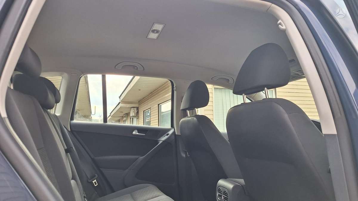 Volkswagen Tiguan 2011 — photo 23