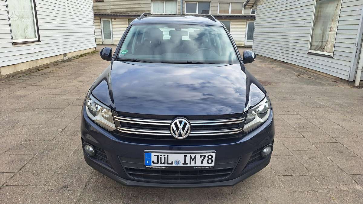 Volkswagen Tiguan 2011 — interior