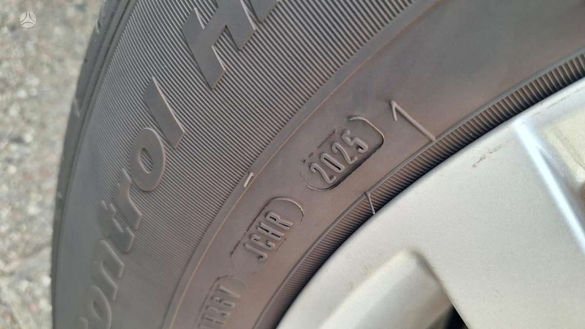 Volkswagen Tiguan 2011 — photo 32