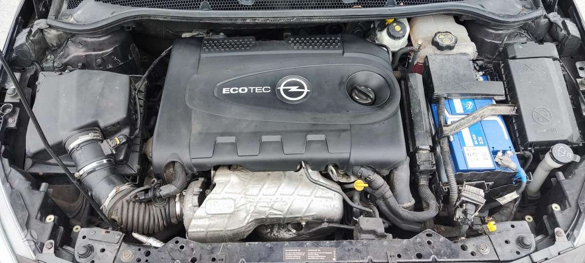 Opel Astra 2013 — photo 15