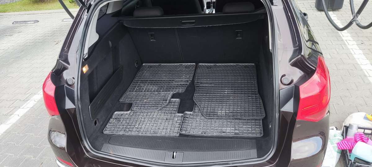 Opel Astra 2013 — photo 16