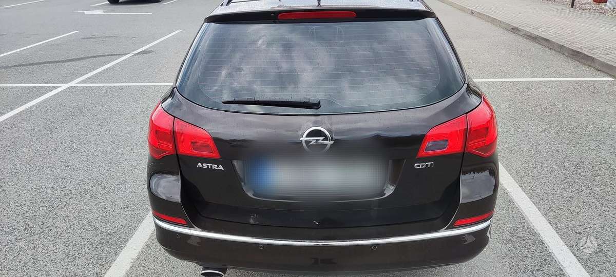 Opel Astra 2013 — rear view