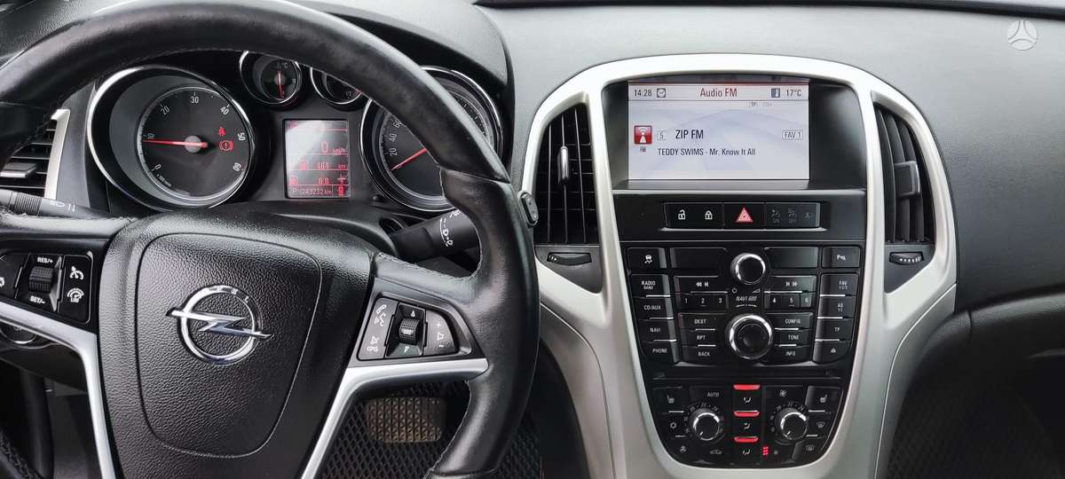 Opel Astra 2013 — photo 7