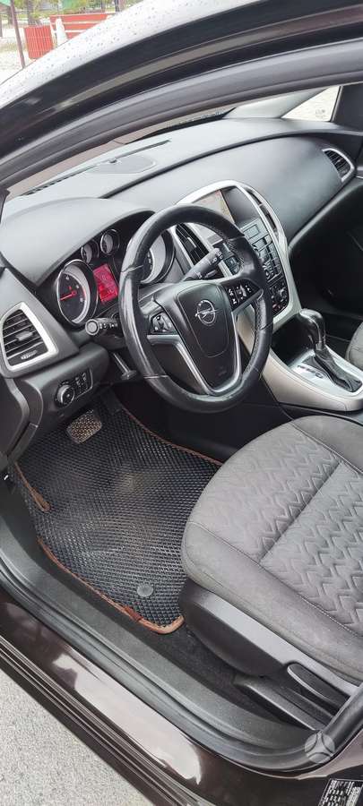 Opel Astra 2013 — photo 8