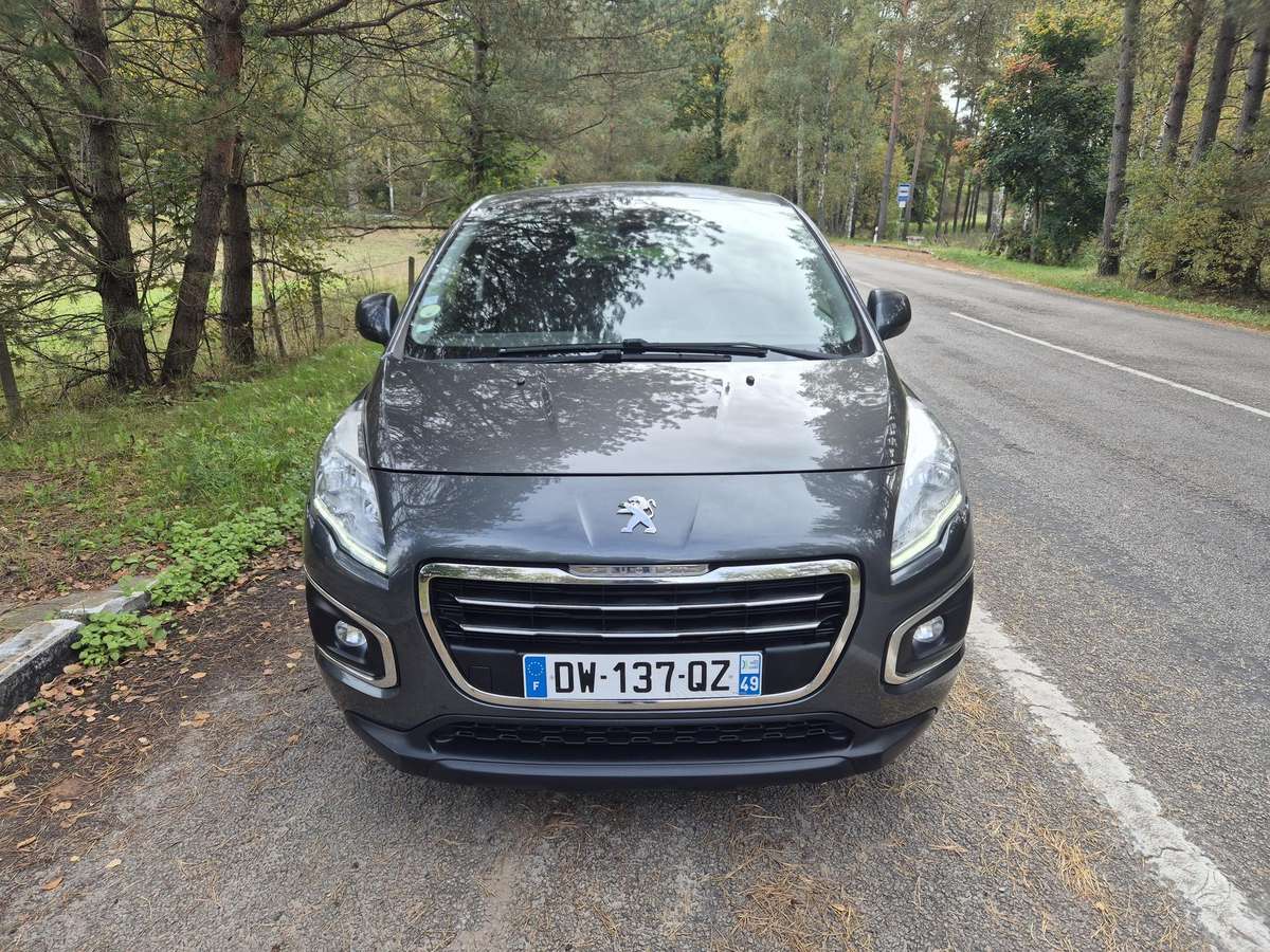 Peugeot 3008 2015 — rear view