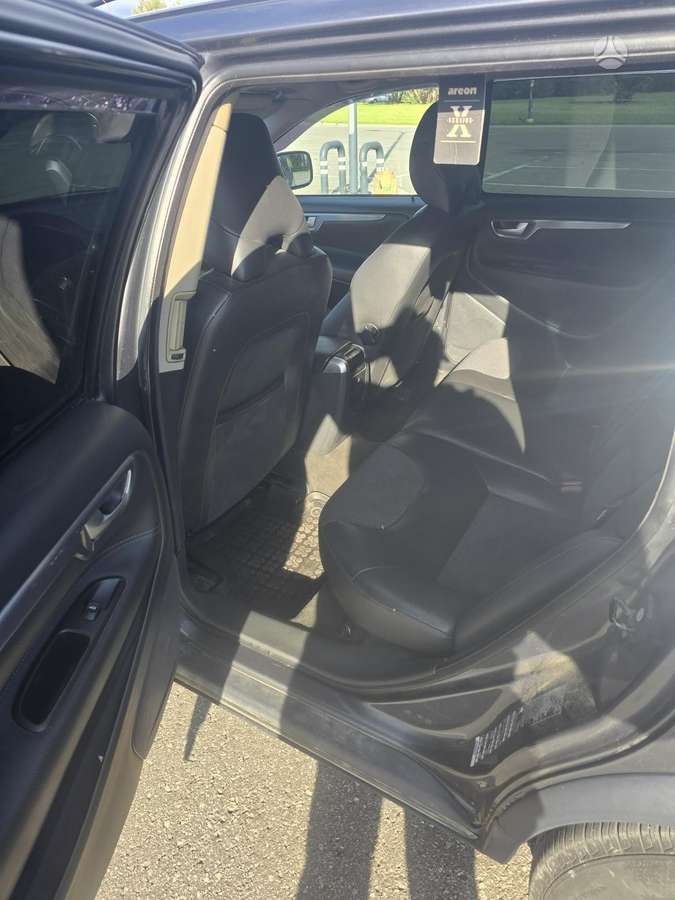 Volvo XC70 2005 — engine 2400 cm³, 163 HP (120kW)