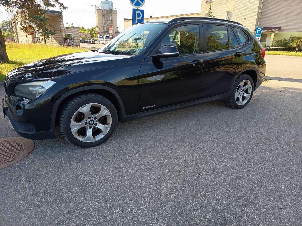 BMW X1 2014 — салон