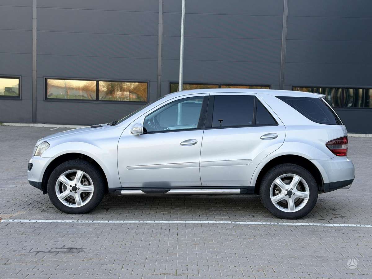 Mercedes-Benz ML280 2008 — салон