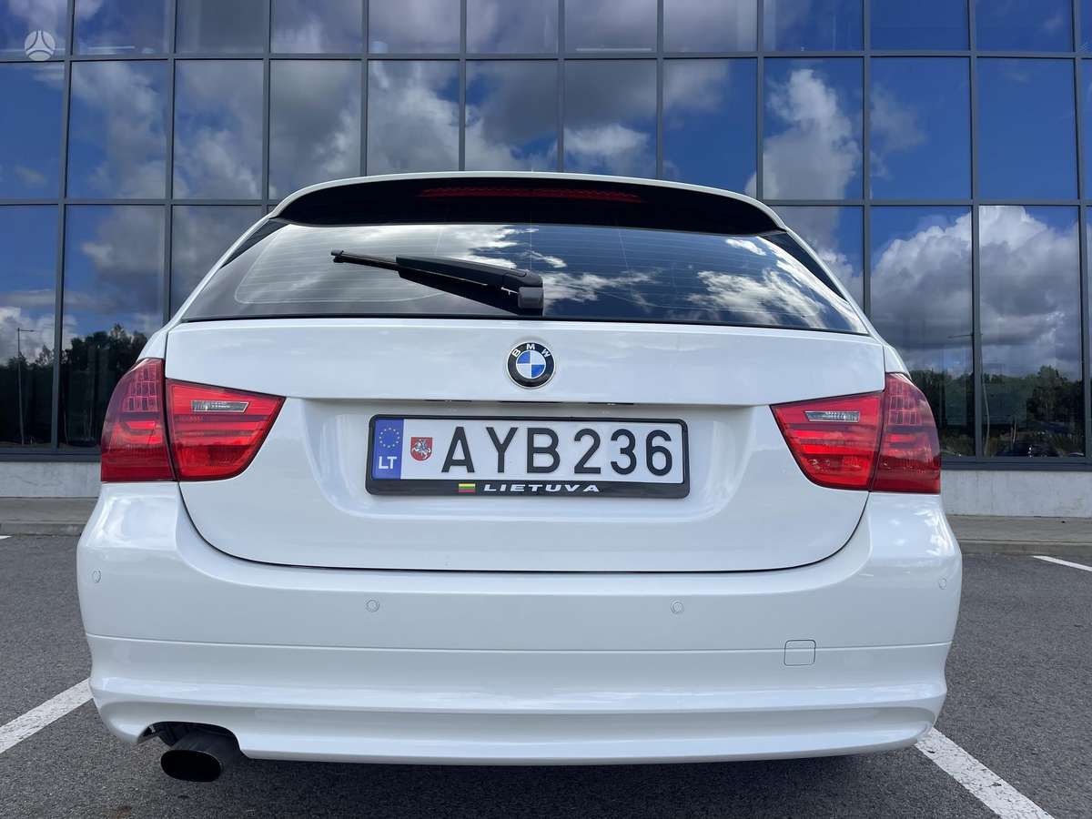 BMW 320 2010 — photo 10