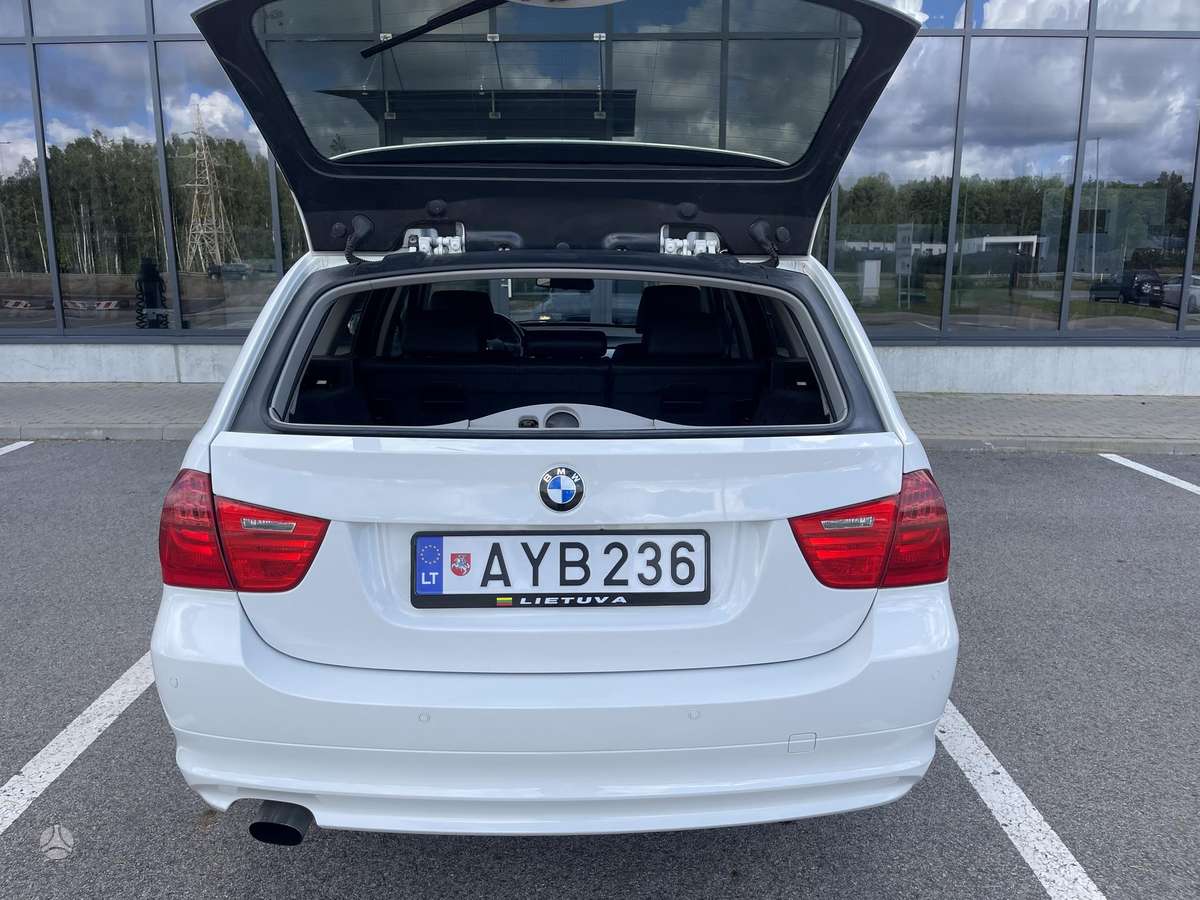 BMW 320 2010 — photo 11